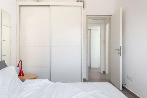 Stunning Sew View 3 Br Apartment Iconic Tower
