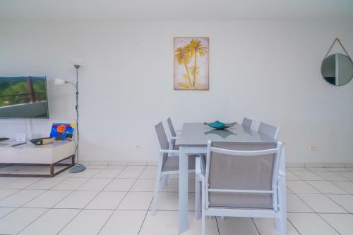 The Sunny Apartment In Mahina Wpool