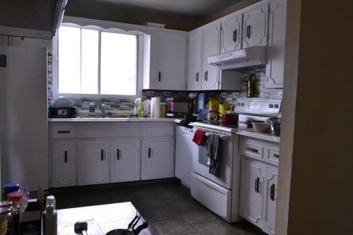 Apartamento 3-bedroom Half Duplex Main Floor Suite