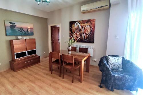 Andri's Spacious Apartment Near The Beach