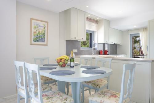 Villa Bay's Balcony Verga