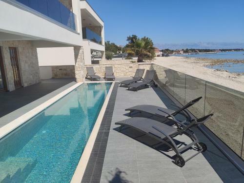 Best Villa Vir