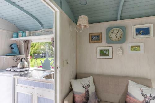 Bed & Breakfast Gardenhouse On Wheels