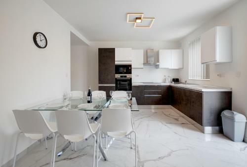 Stylish 2br Apartment In Central St Julians