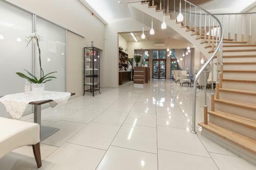Hostal Valensija Studio Apartment Hotel