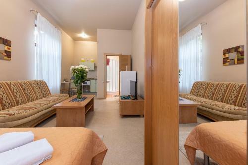 Hostal Valensija Studio Apartment Hotel