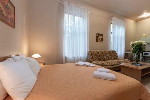 Hostal Valensija Studio Apartment Hotel