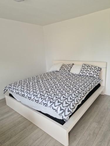 Furnished Apartment With Walking Distance To Beach
