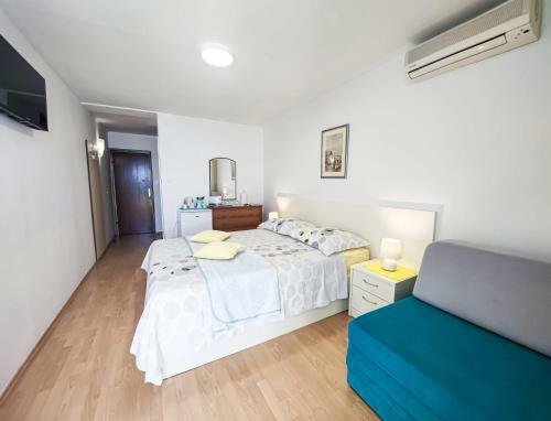 Apartment With Sea View And Free Parking