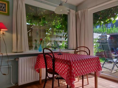 Bungalow Texel Near Beach And City Centre