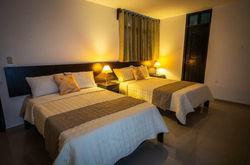 Hotel Huayas