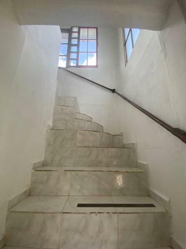 Agradable Casa de Dos Pisos En El Valle de Ant�n