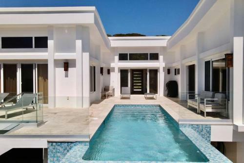 Villa Larimar @lighthouse, West Bay