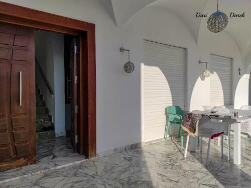 Sunny-daze Villa Near The Beach
