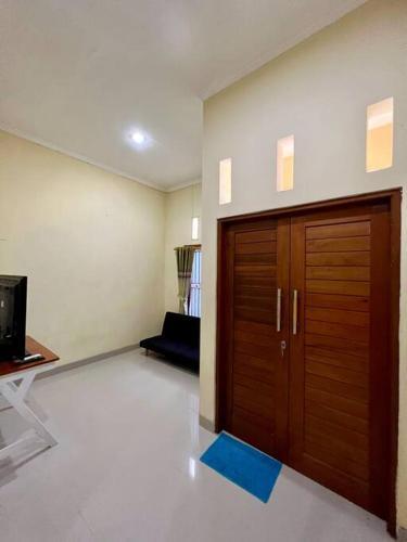Three Bedrooms House Djanuraga House 5