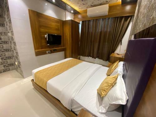 Hotel Bkc Crown - Near Us Embassy