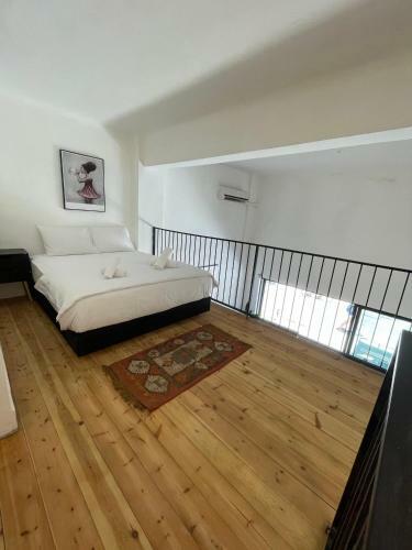 Deblox Living - Alhambra Apartments