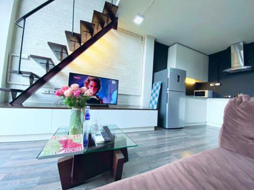 Mayhouse - Duplex Sky View 01hb
