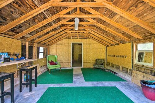 Bright Home With Fire Pit, Near Back 40 Trail!
