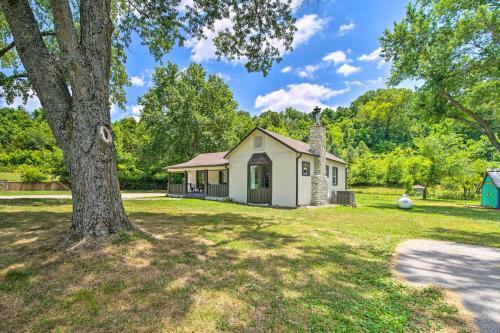 Bright Home With Fire Pit, Near Back 40 Trail!