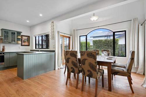 Kokomea House - Wanaka Holiday Home