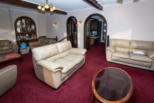 Redcliff House - Te Anau Holiday Home