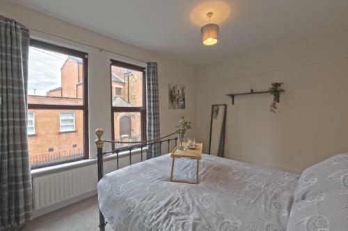 Charming Victorian Home Near Serene Ormeau Park