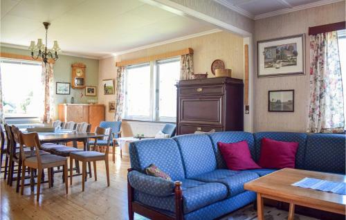 Stunning Home In Fitjar With Wifi And 5 Bedrooms