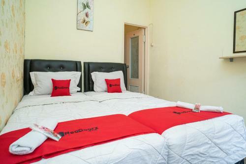 Hotel Reddoorz Near Cyber Mall
