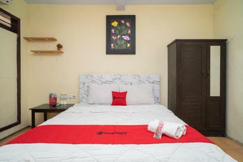 Hotel Reddoorz Near Cyber Mall