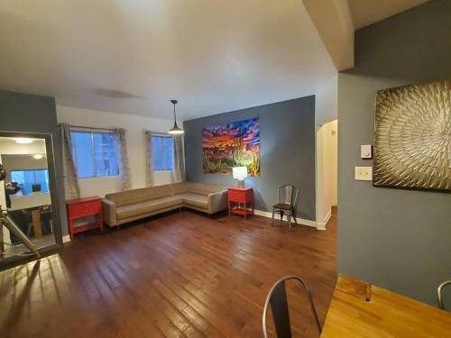 Full Kitchen / Metro Atwater / High Speed Internet