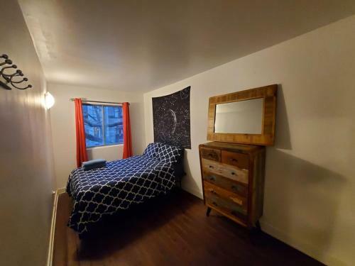 Full Kitchen / Metro Atwater / High Speed Internet