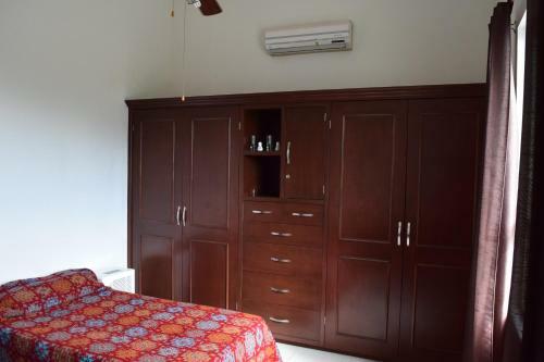 Hostal Room In House - Casa Compartida En Chipinque