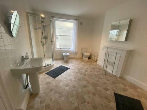 Brighton Beach Villa - 5 Double Bedrooms