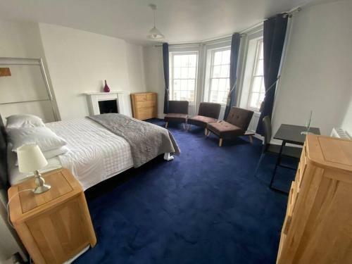 Brighton Beach Villa - 5 Double Bedrooms