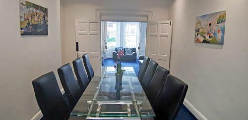 Brighton Beach Villa - 5 Double Bedrooms