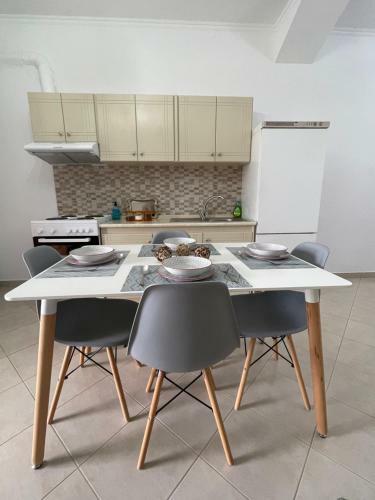 Ioannis (Family House)