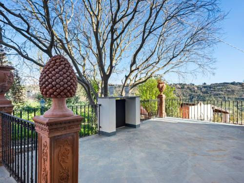 Charming Holiday Home In Caltagirone With Garden