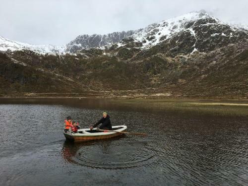 Hus Med Stamp I Popul�rt Tur/skiomr�de I Lofoten