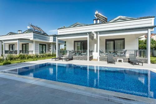 Villa Minta Suits