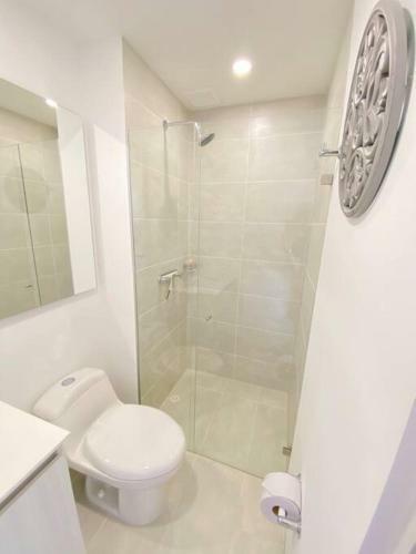 Gorgeous 3 Bedroom Apartment Condo With Balcony
