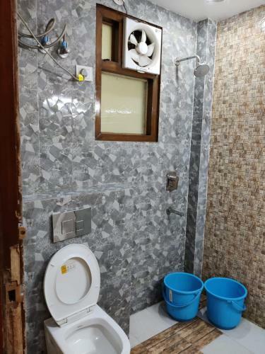 Hostal Private 1 Bhk With Hall And Kitchen On Ground Floor