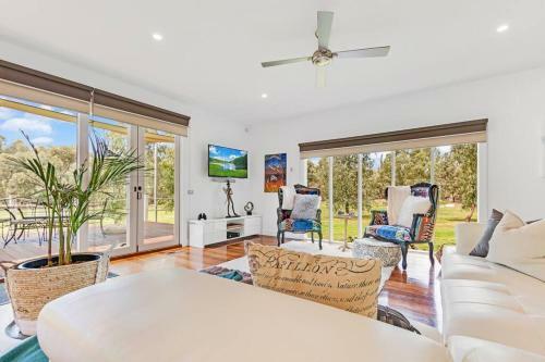 Maidens Rest - Luxury Riverfront Adults Retreat