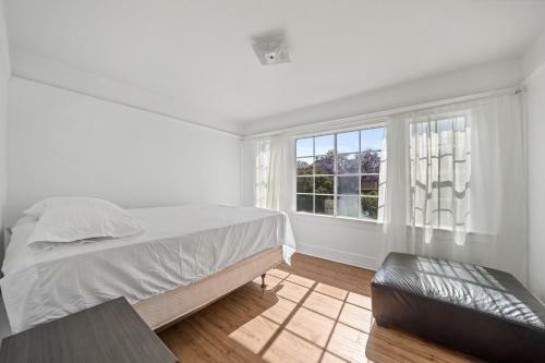 Spacious 5 Bedroom House Sleeps 13 Free Parking
