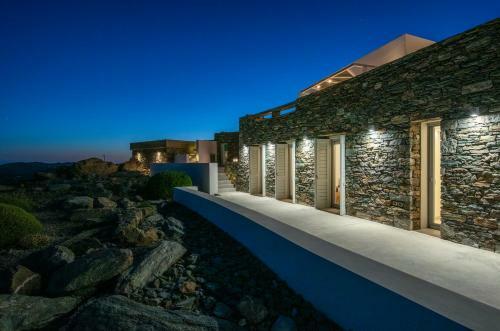 Luxury Villa With Pool And Sea View