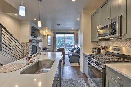 Mod Winter Park Townhome With Rooftop Balcony!