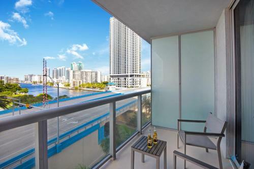 Pool Resor Modern Apartment 2 Br 2 Br Pool