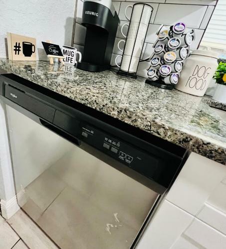 Villa Updated 3/2 Home! Minutes From The Beach!!