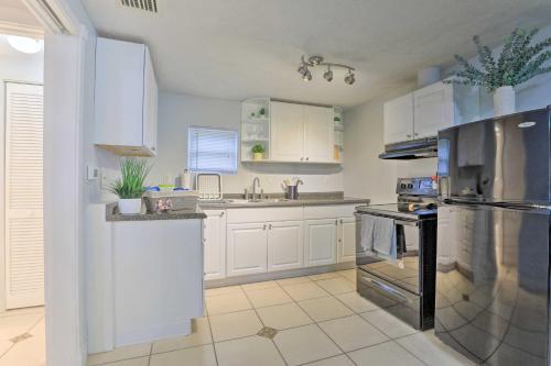 Central Sarasota Home 8 Mi To Siesta Key!