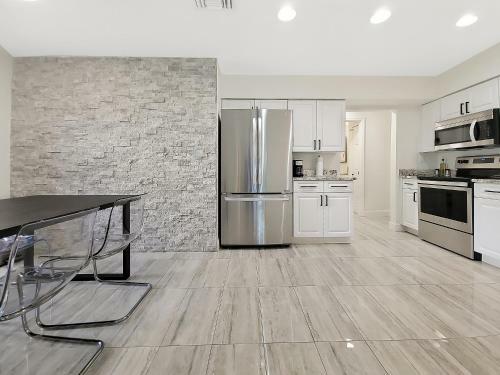 14 Guests Vacation Home With Guest Apartment